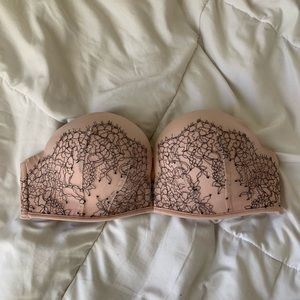 Victoria’s Secret bombshell bra size 32B